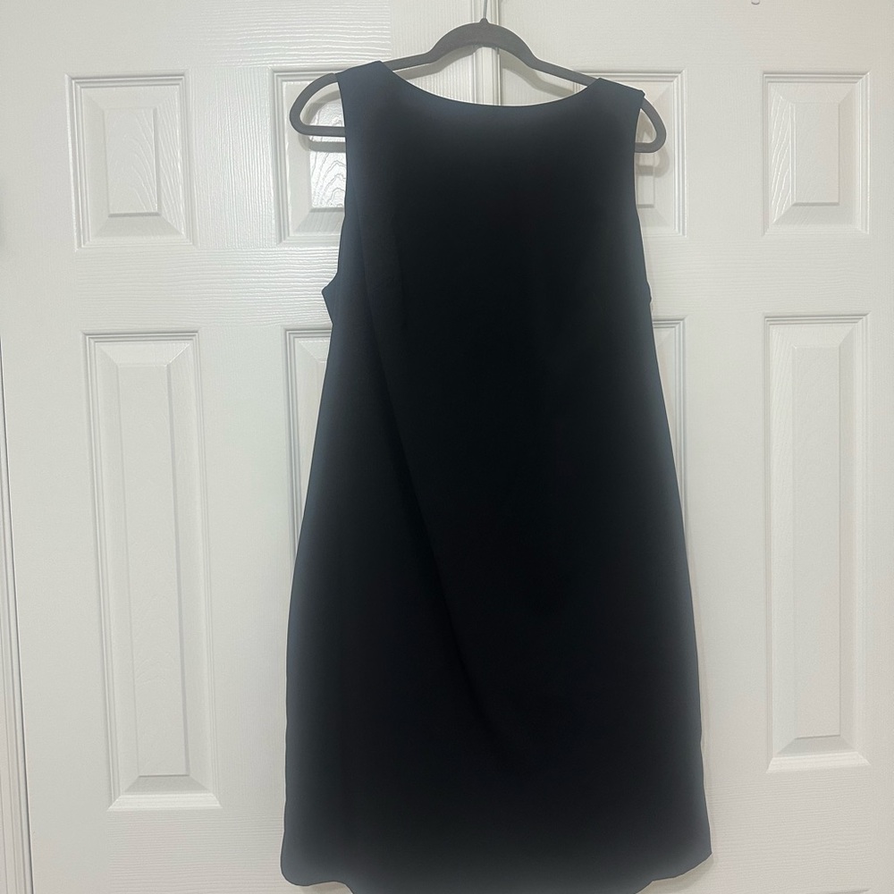 Elegant Black Sleeveless Dress